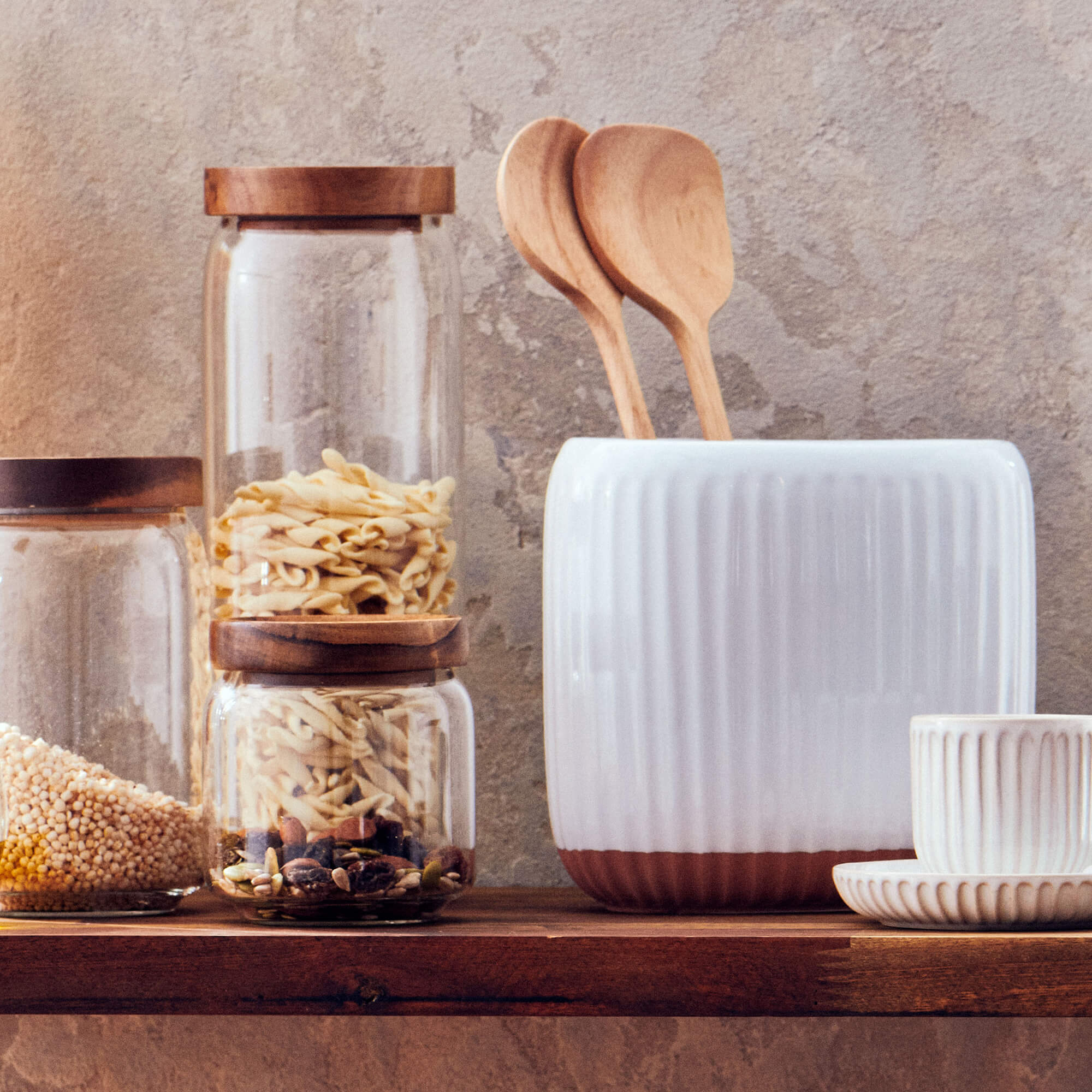 Amana Cereal Bowls, Side Plates, Mugs & More salt&pepper