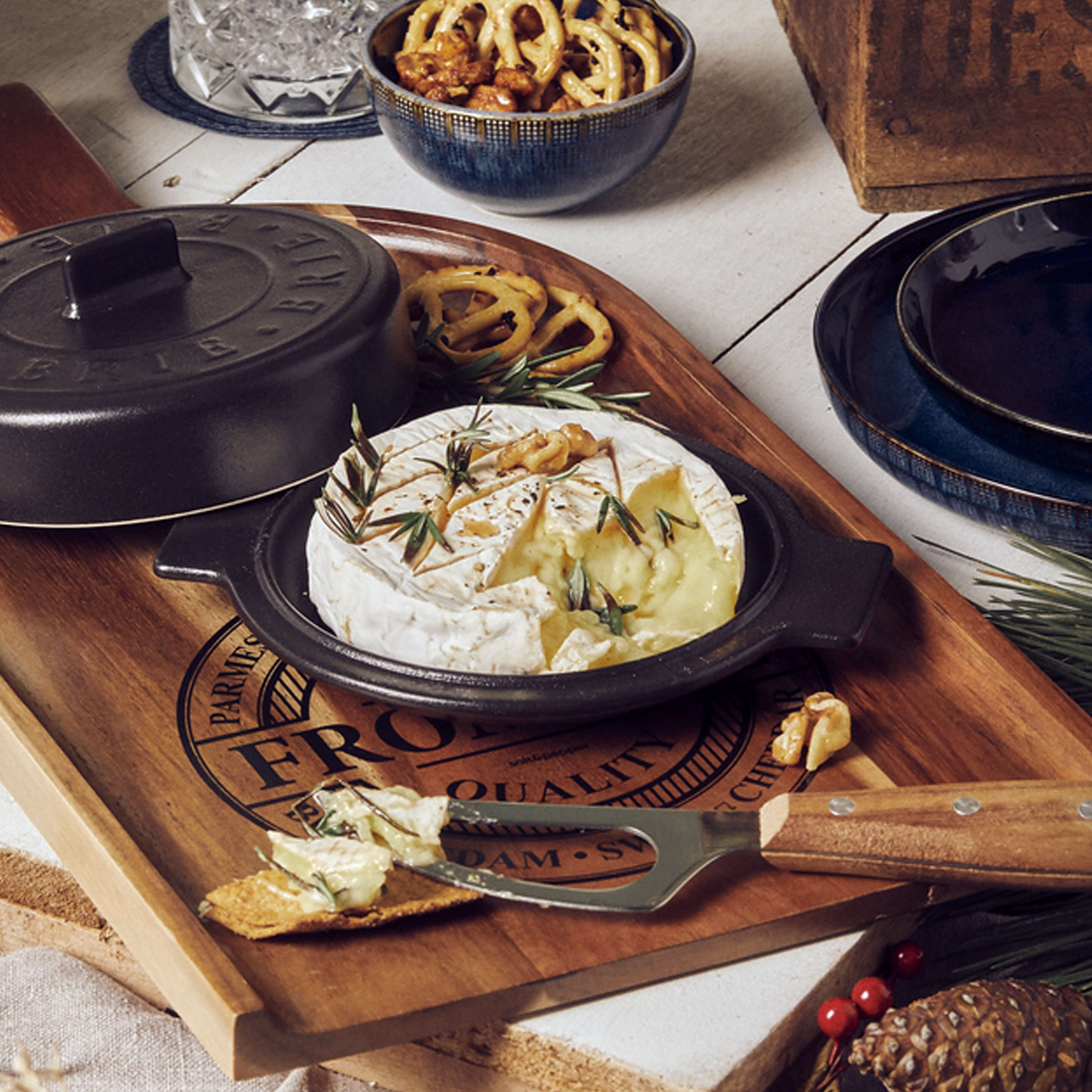 http://saltandpepper.com.au/cdn/shop/collections/oven-to-table-cookware.jpg?v=1695622248