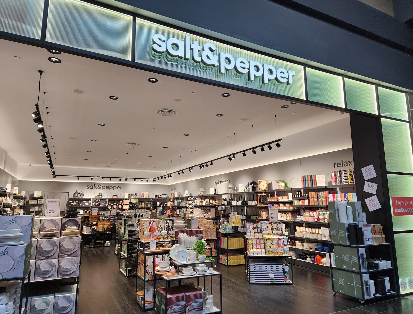 salt&pepper Fountain Gate